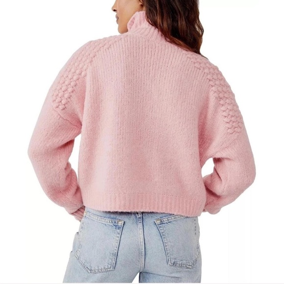 Free People Funnel Neck Pink Knit Sweater Popcorn Cropped Fit Size Medium - Picture 3 of 8